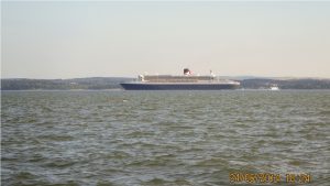 [29] QM2 In The Main Channel
