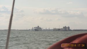 [25] 1734 QM2 Leaving Southampton