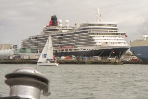 [20] 1205 Cunard Queen Elizabeth In Port