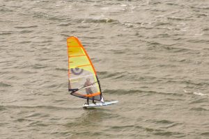 190428 b: wind surfer foiling (just)