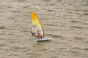 190428 c: wind surfer foiling (just)