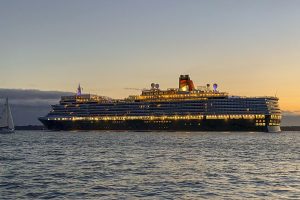 [03] 0542 Queen Elizabeth Cruise Ship (IMG 2869)