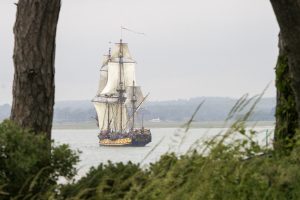[06] Sails Aback In The Beaulieu River Entrance Reach (DSC06205.jpg)